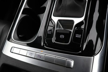 https://dvg-vehicle-assets.s3.amazonaws.com/U20201/9c7uqt146pu9a3p5y30uo3e7l.jpg