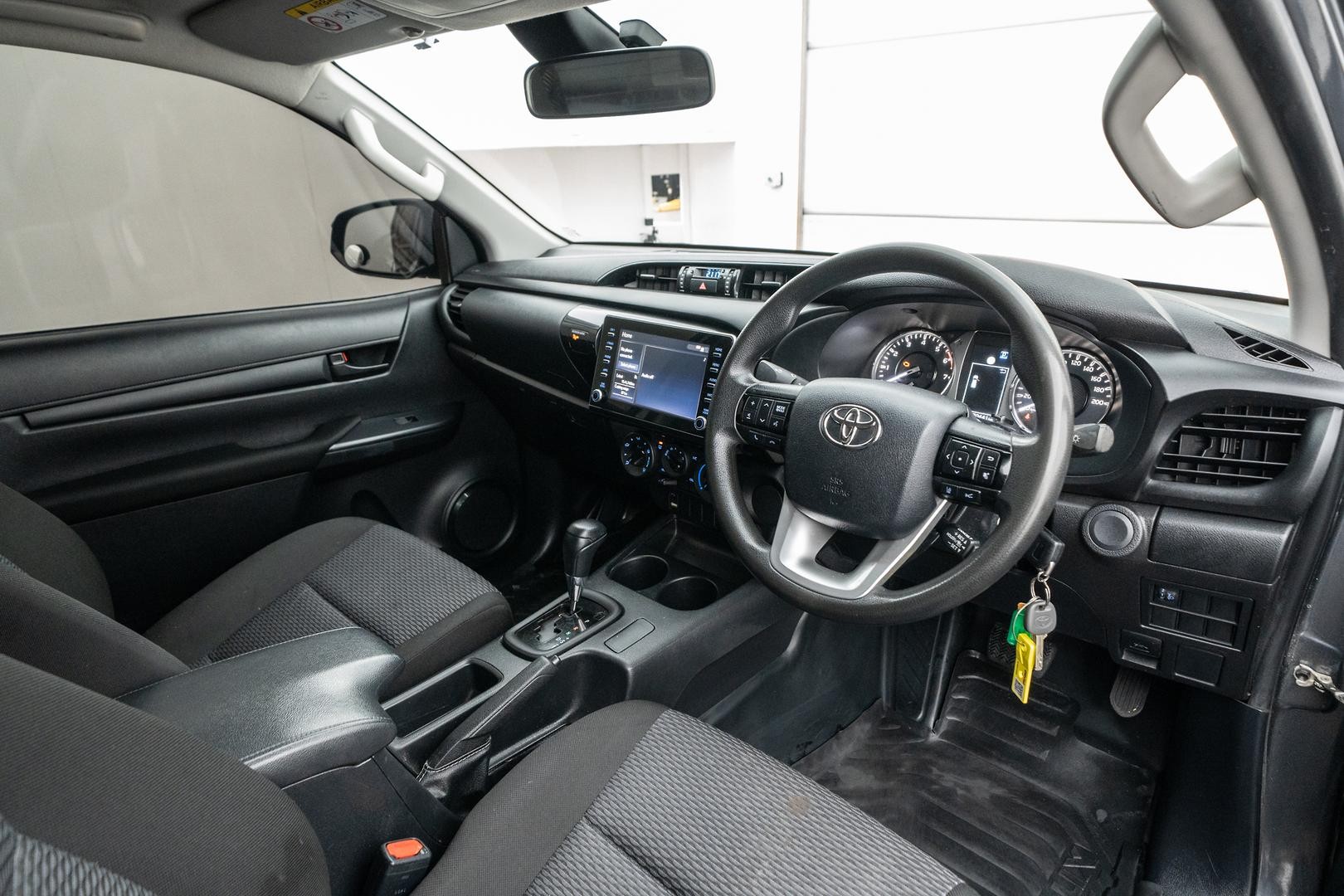 Toyota Hilux image 4