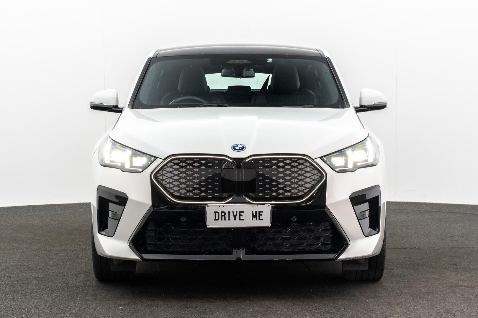 BMW Ix2 image 2