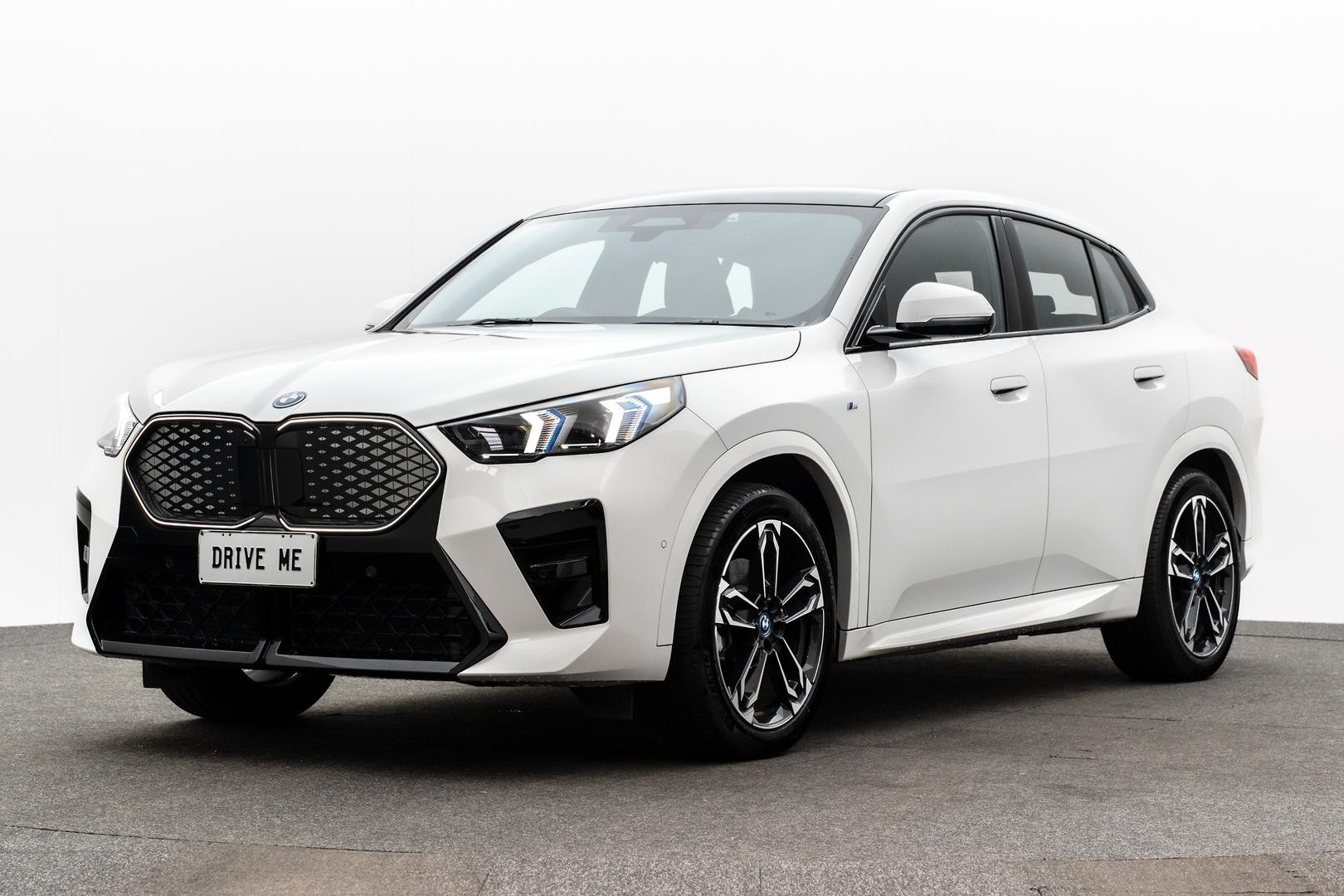 BMW Ix2 image 1