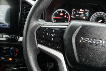 https://dvg-vehicle-assets.s3.amazonaws.com/U20270/emgl0mmoc8wh3npff65qw59di.jpg