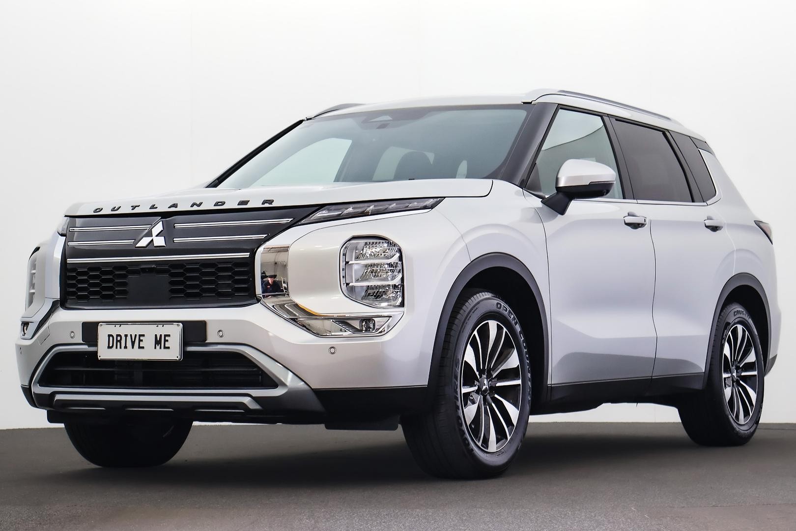 Mitsubishi Outlander image 1