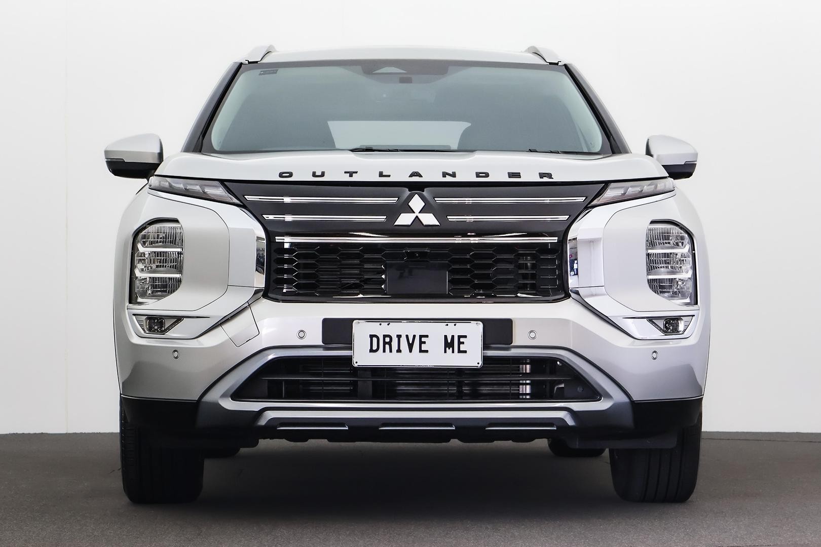 Mitsubishi Outlander image 2