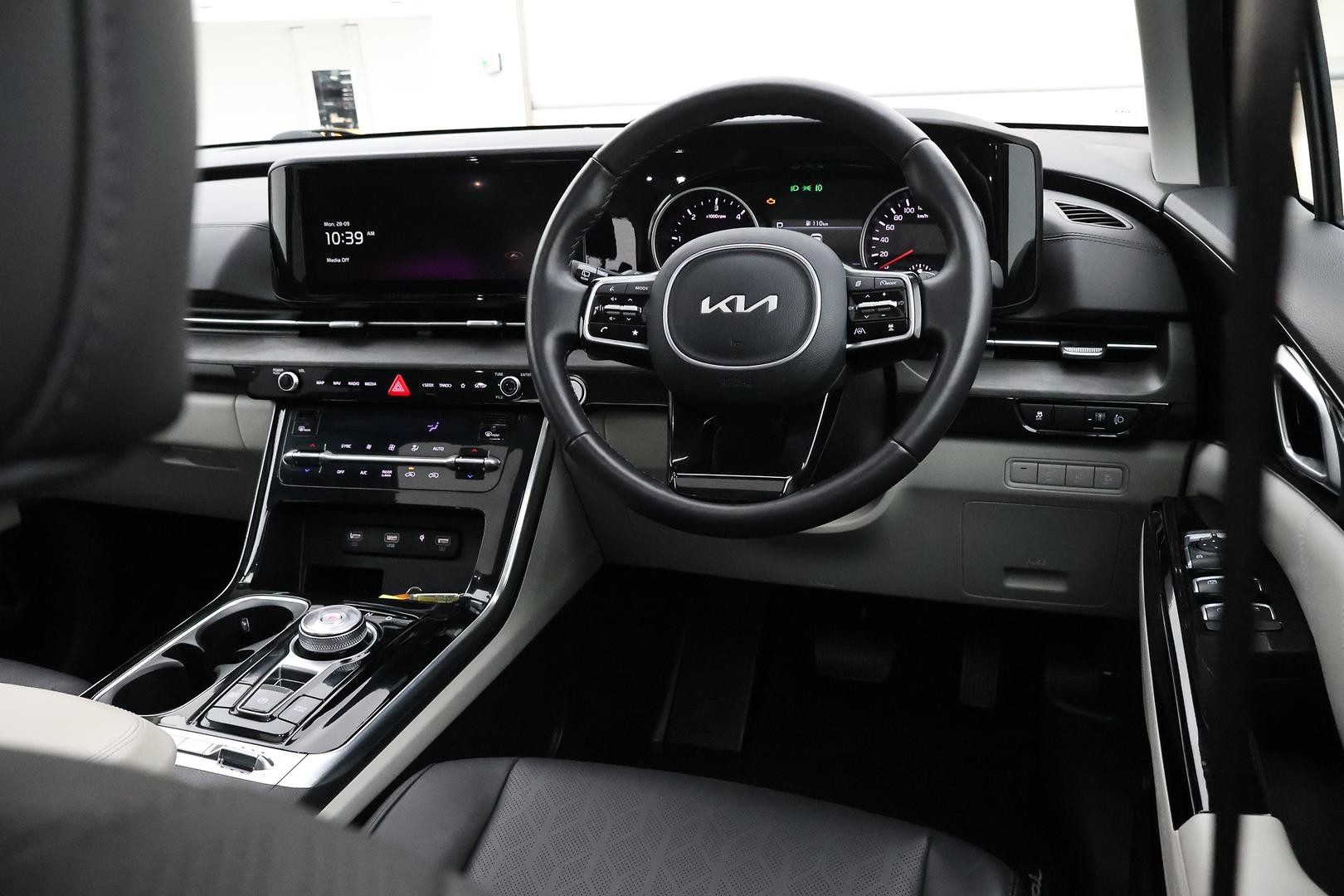 Kia Carnival image 4