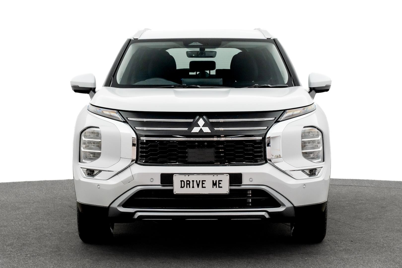 Mitsubishi Outlander image 2