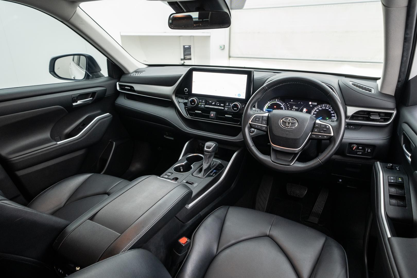 Toyota Kluger image 4