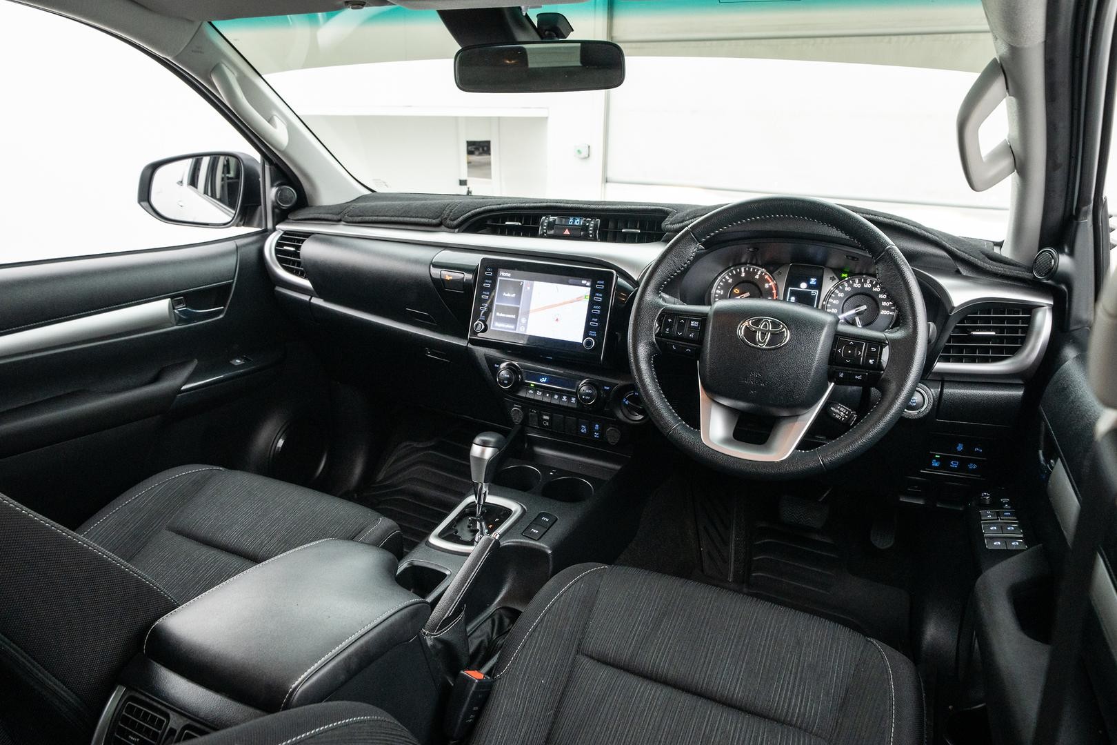 Toyota Hilux image 4