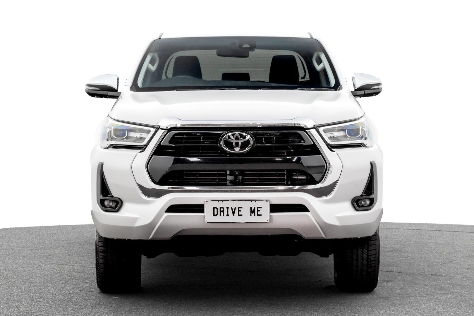 Toyota Hilux image 2