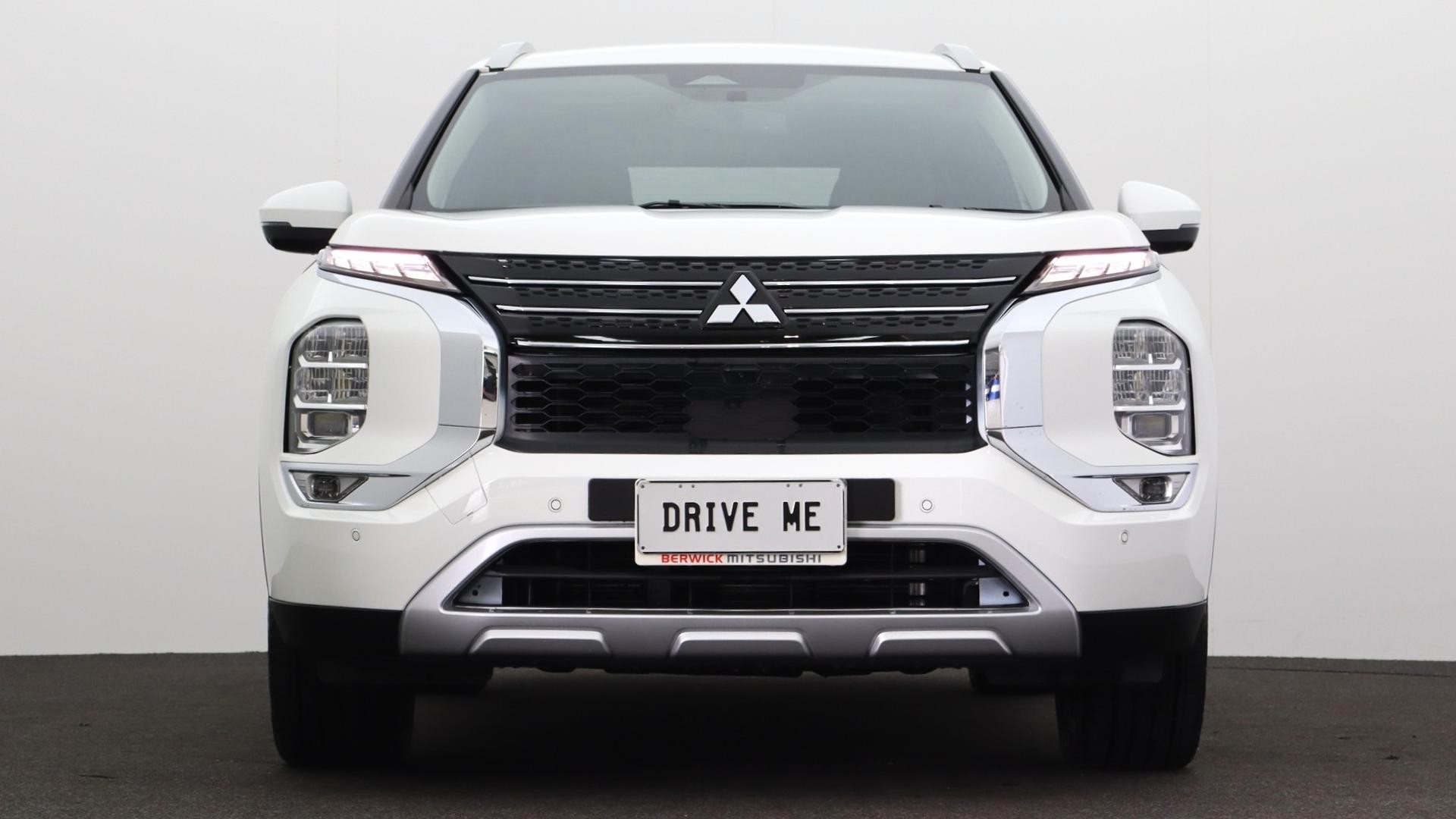 Mitsubishi Outlander image 2