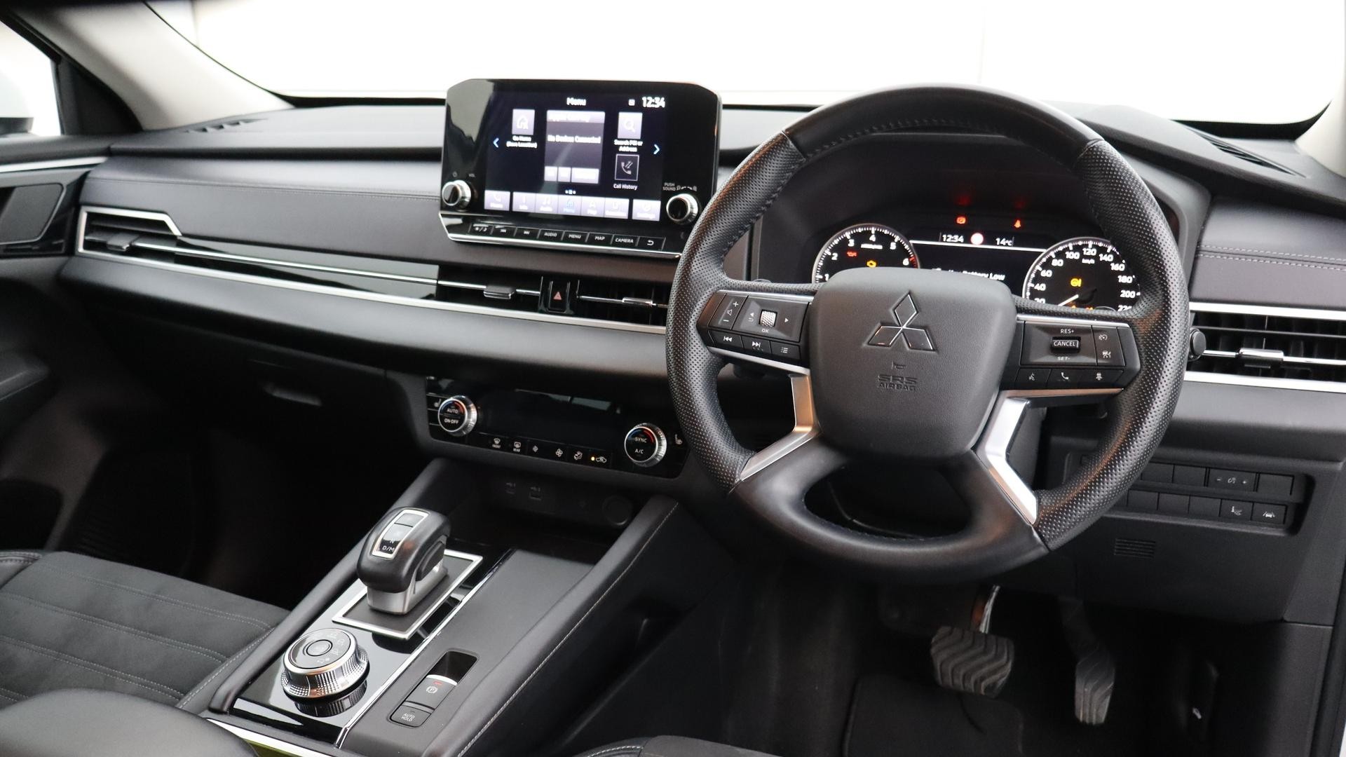 Mitsubishi Outlander image 4