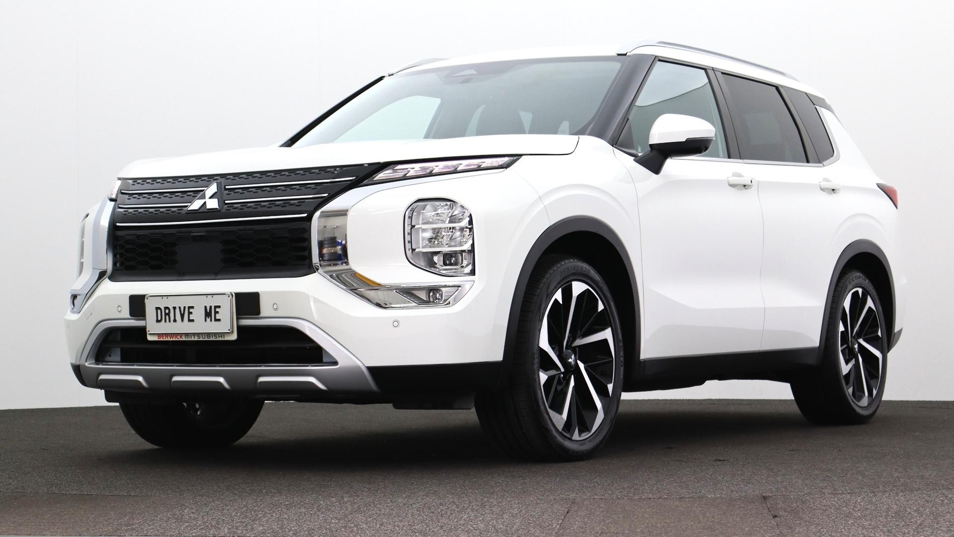 Mitsubishi Outlander image 1