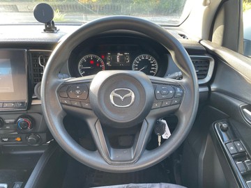https://dvg-vehicle-assets.s3.amazonaws.com/V003955/4hn6me168aq3o767m88gu39fm.jpg
