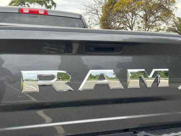 https://dvg-vehicle-assets.s3.amazonaws.com/V004210/ejaly7uj337b2ni4hvj05zt8r.jpg