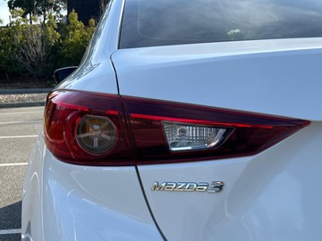 https://dvg-vehicle-assets.s3.amazonaws.com/V004223/eclhb0tv3ma5t98cfbxjk212b.jpg