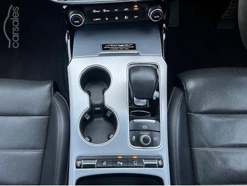 https://dvg-vehicle-assets.s3.amazonaws.com/V004229/2xy765dbj42h4g71avb2z2d6k.jpg