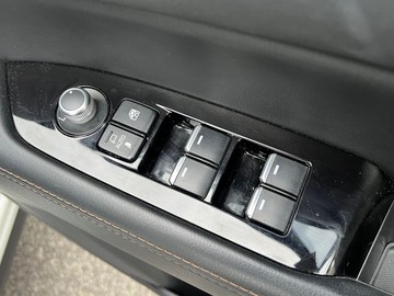 https://dvg-vehicle-assets.s3.amazonaws.com/V004243/8upbdsel101n5i01c5rzzhnsd.jpg