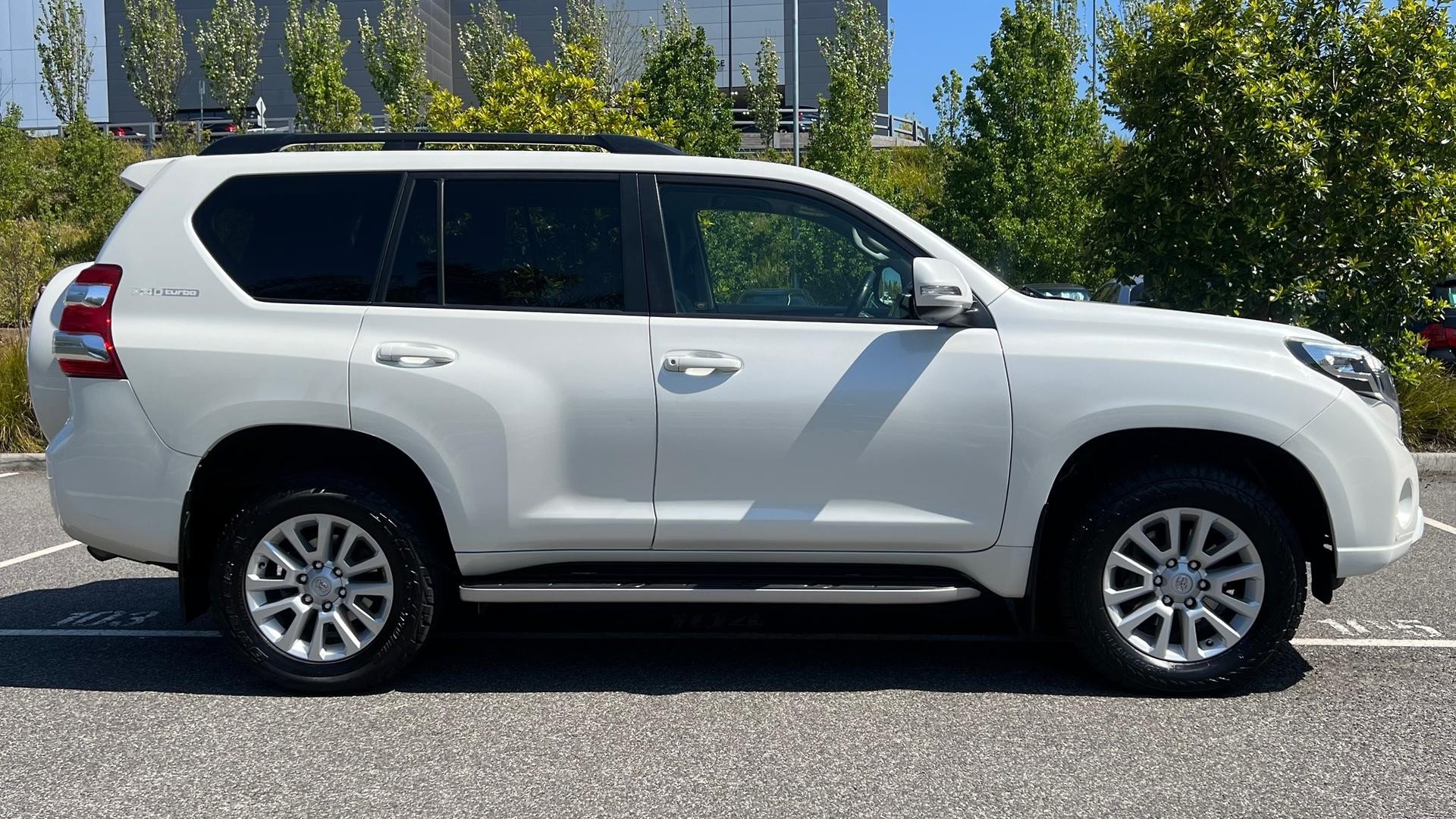 Toyota Landcruiser Prado image 4