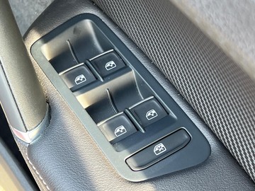 https://dvg-vehicle-assets.s3.amazonaws.com/V004394/2doyy82d8e3j3ovf6mfwa73rv.jpg