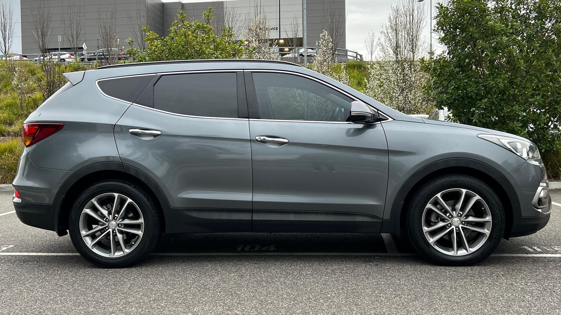 Hyundai Santa Fe image 3