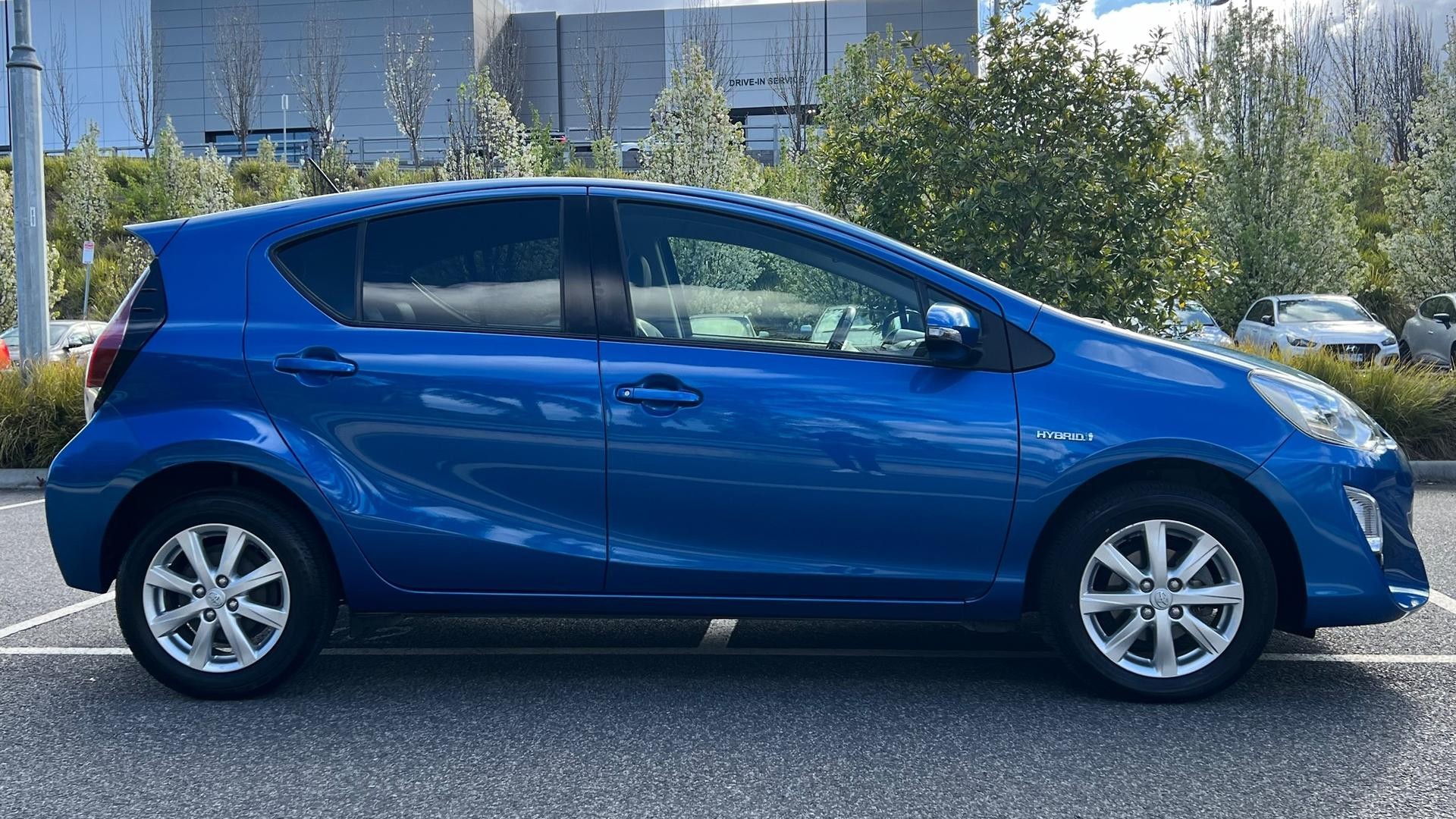 Toyota Prius C image 3