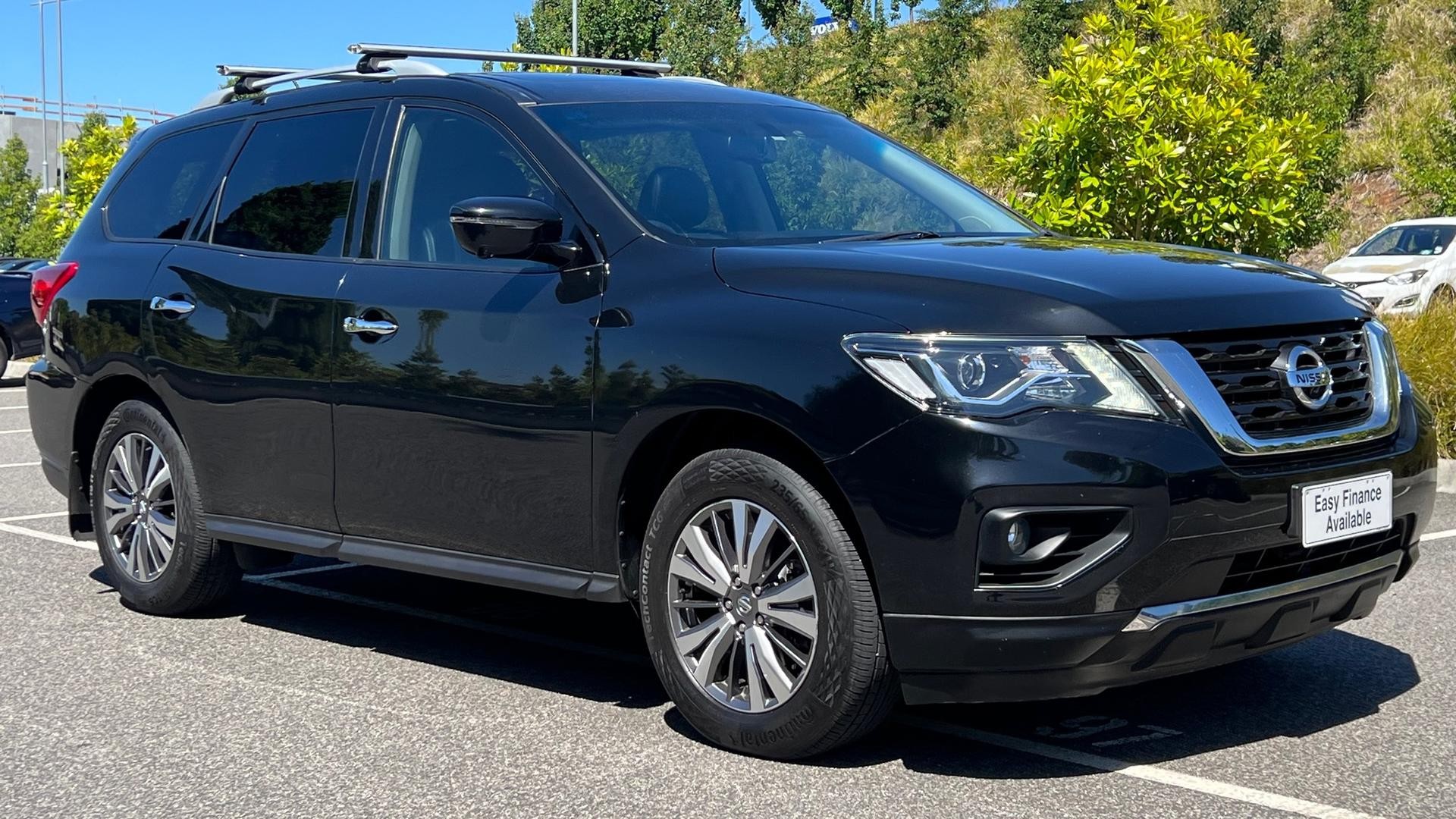 Nissan Pathfinder image 2