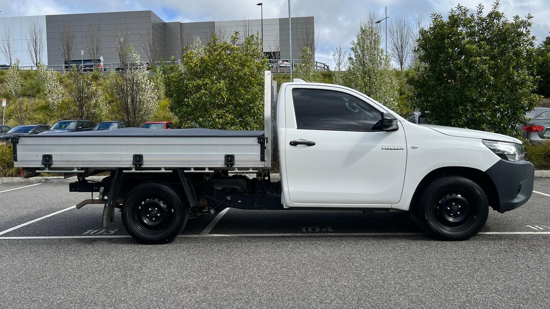 Toyota Hilux image 3