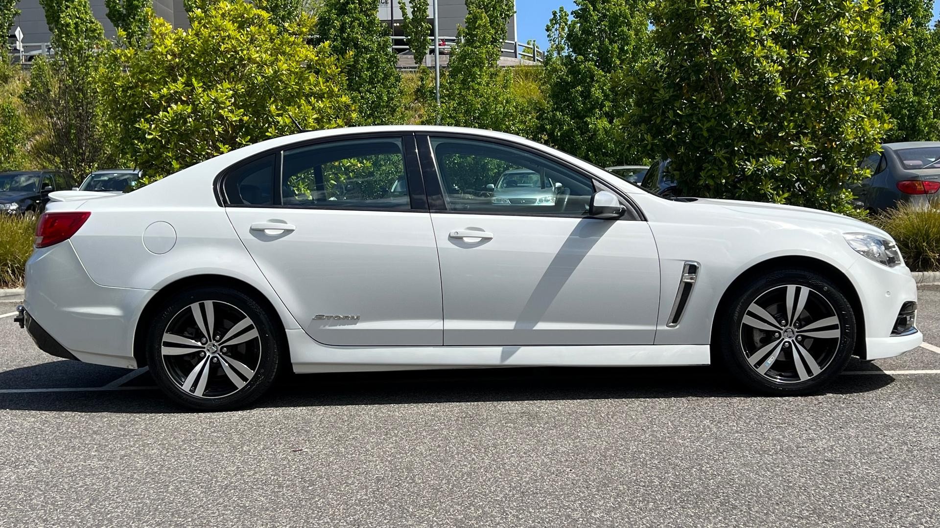 Holden Commodore image 3