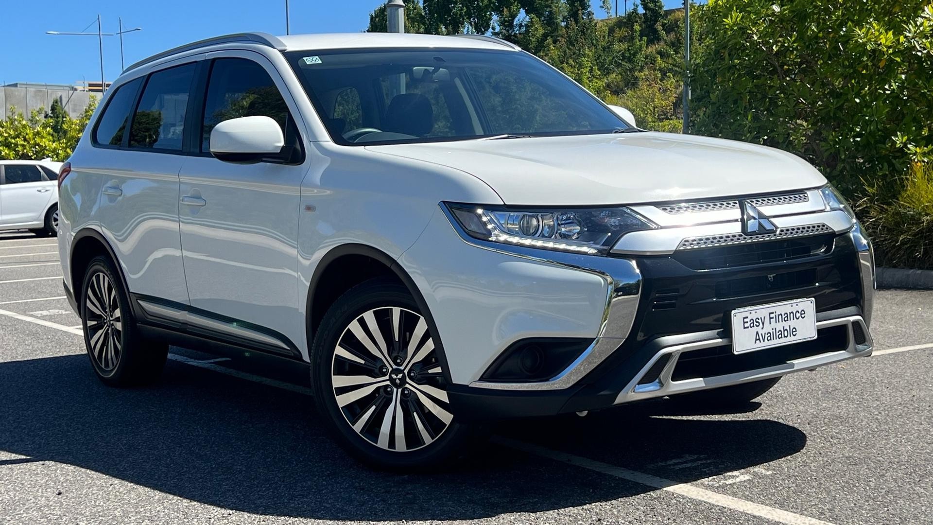 Mitsubishi Outlander image 1