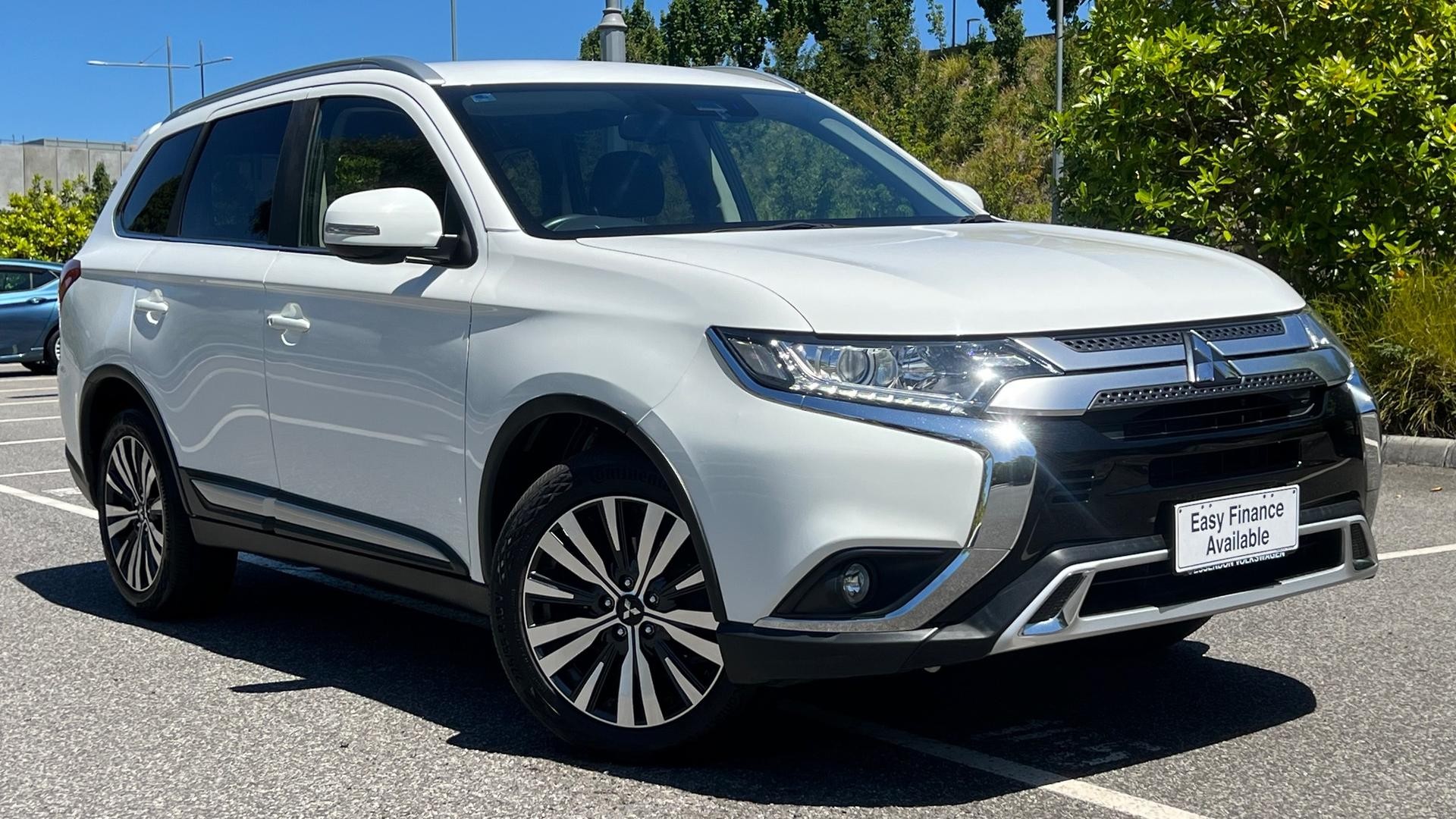 Mitsubishi Outlander image 1