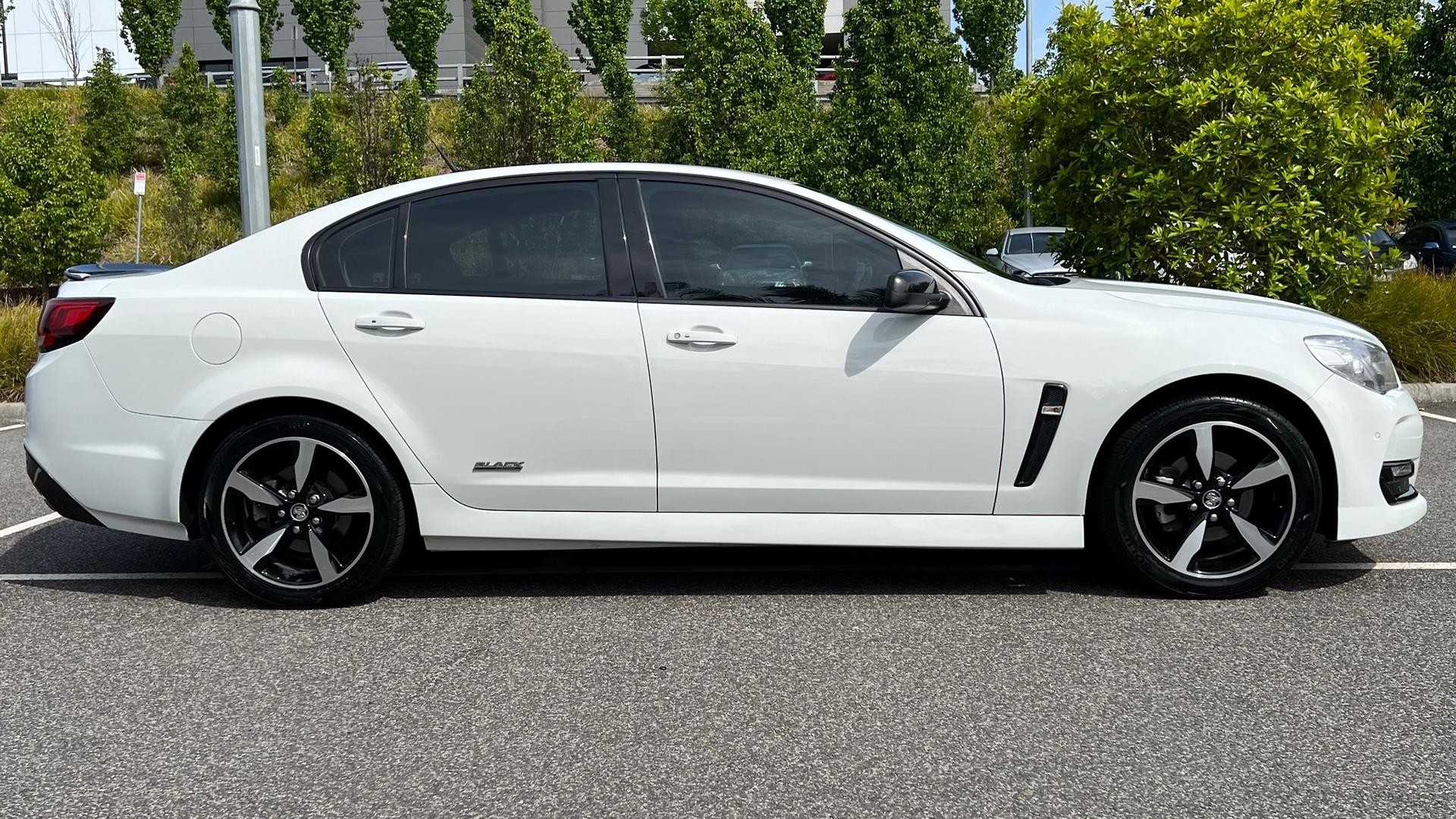 Holden Commodore image 3