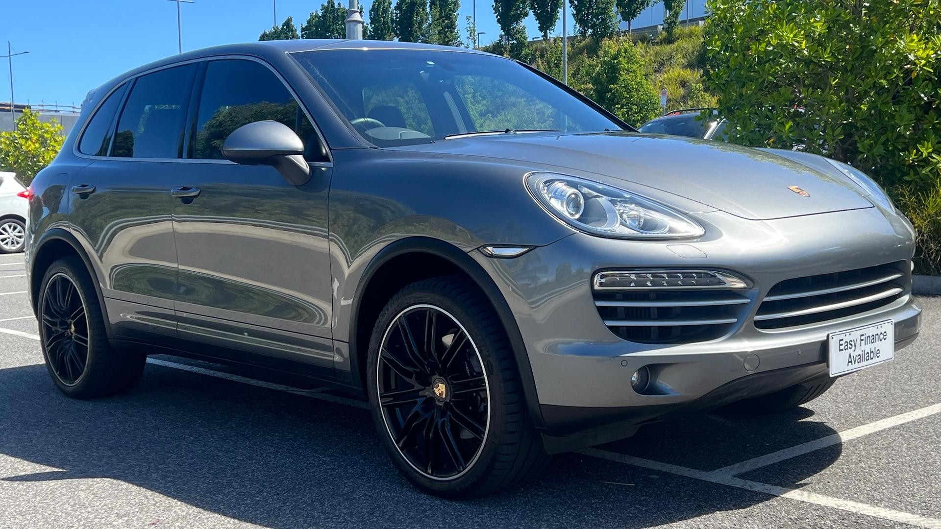 Porsche Cayenne image 2