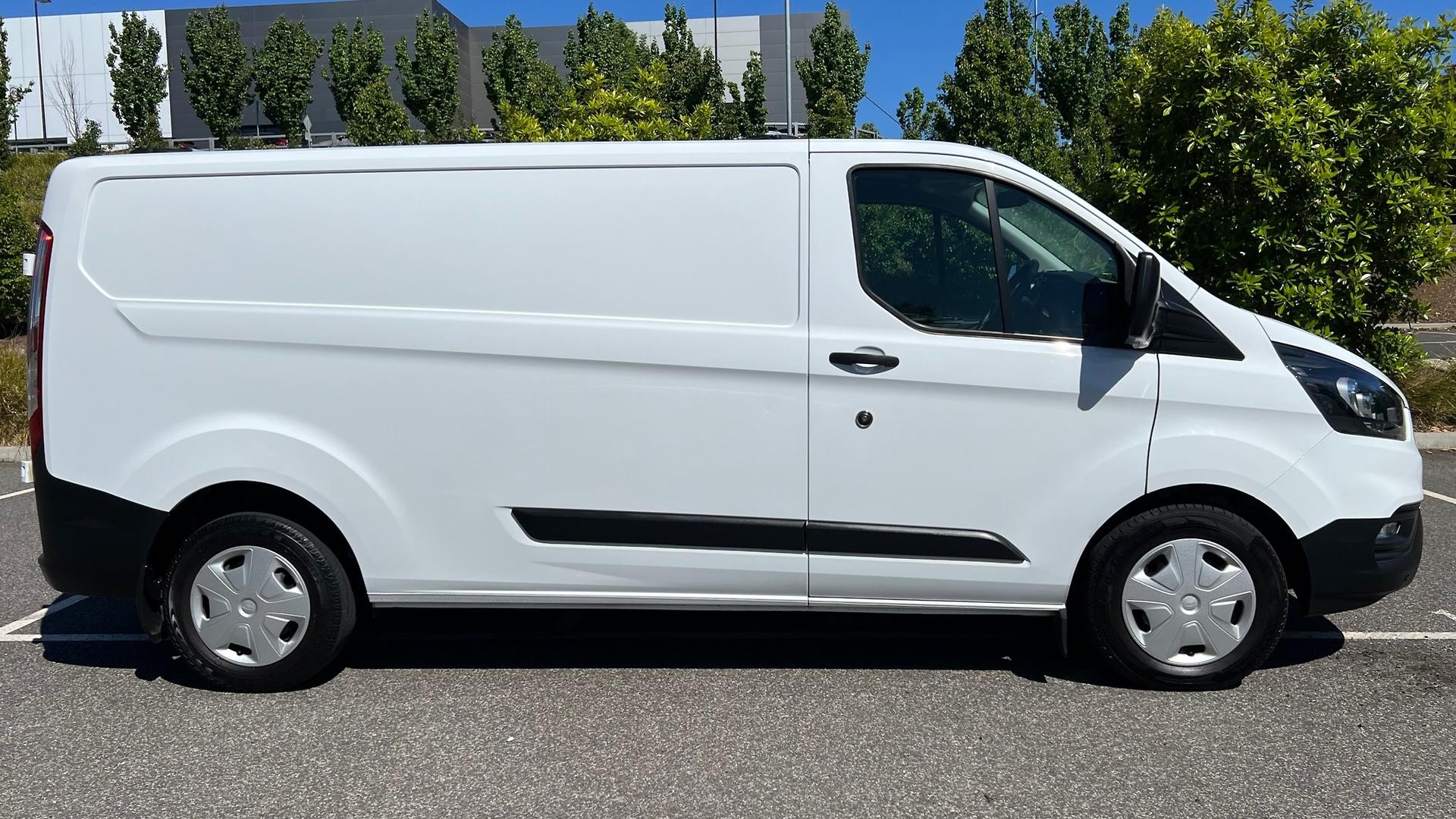 Ford Transit image 3