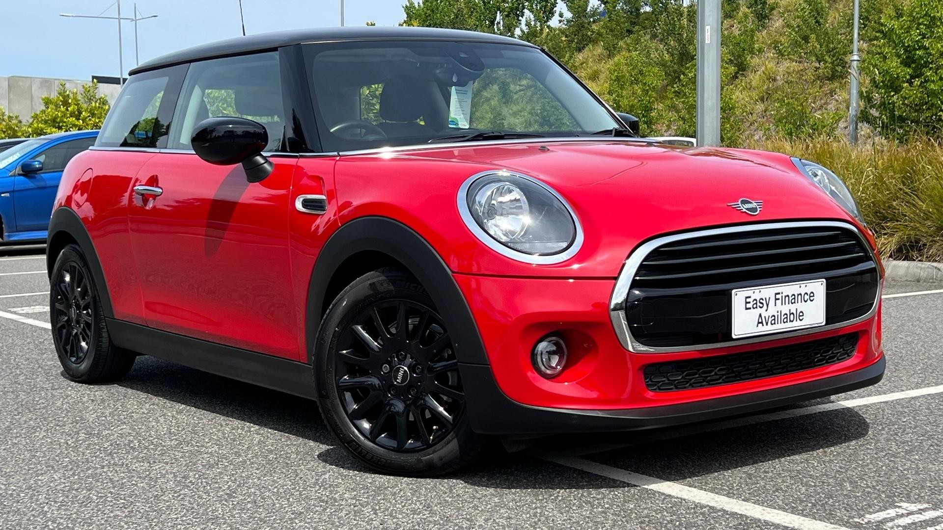 Mini Hatch image 2