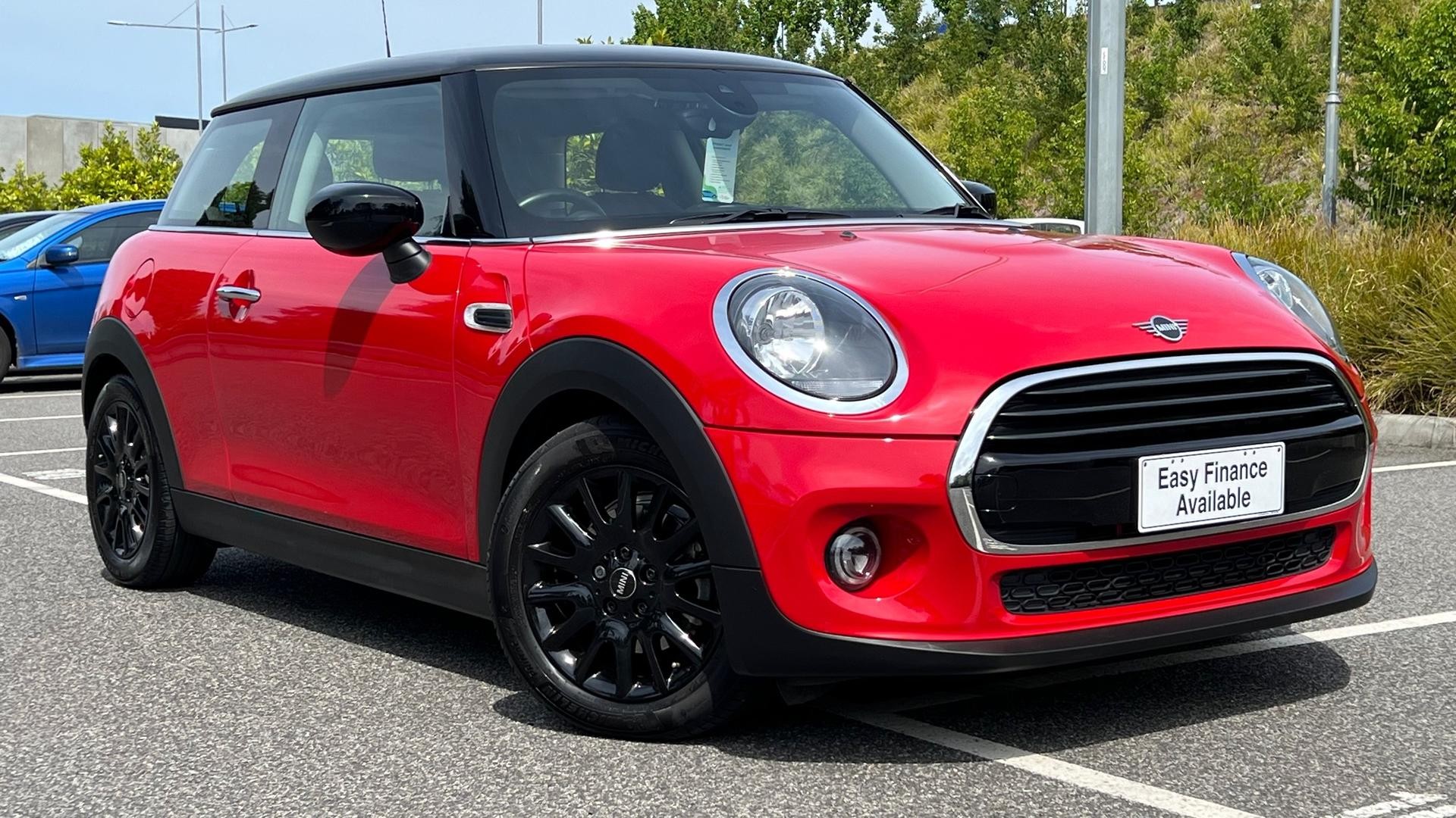 Mini Hatch image 1