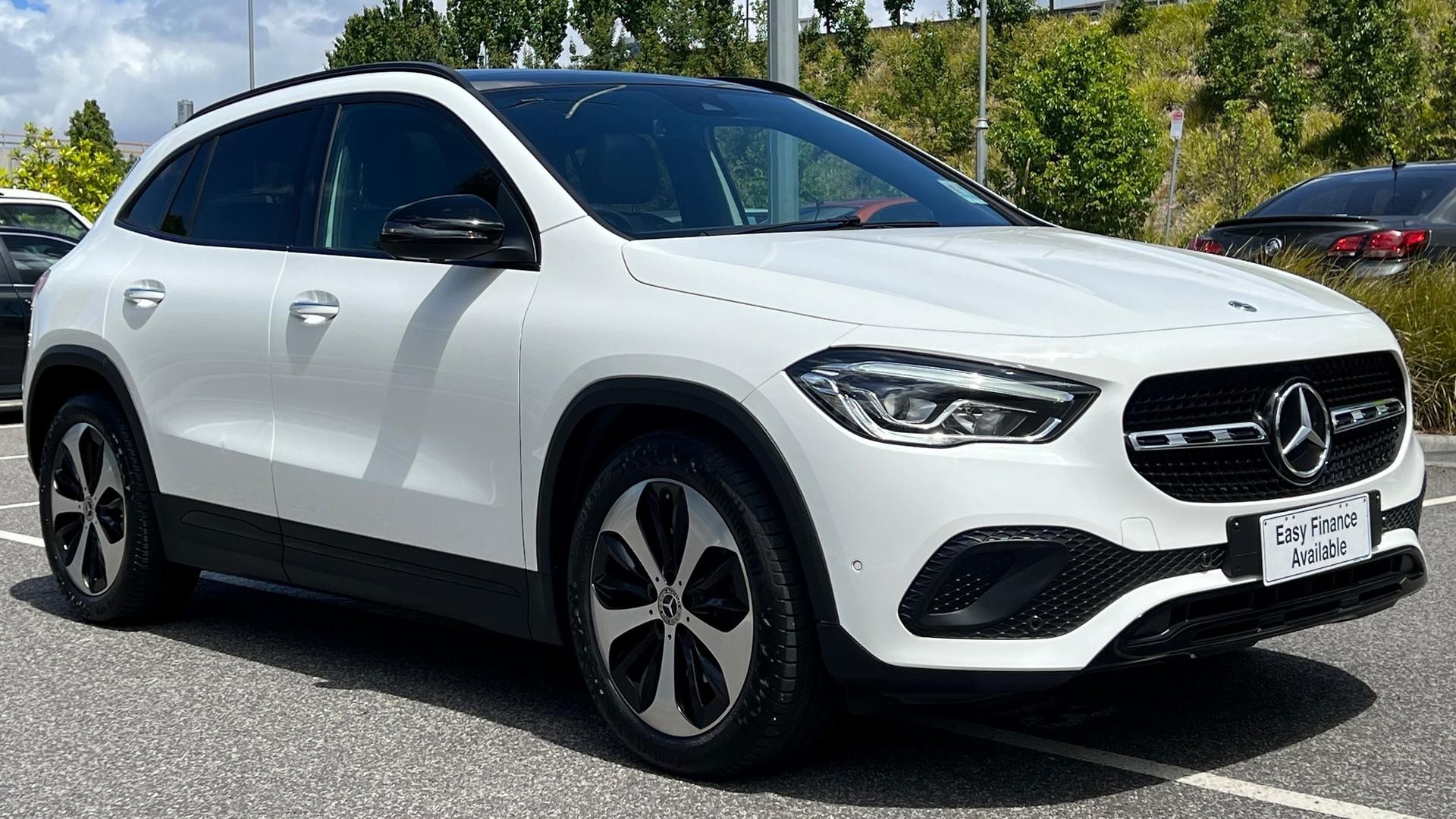 Mercedes Benz Gla-class image 2