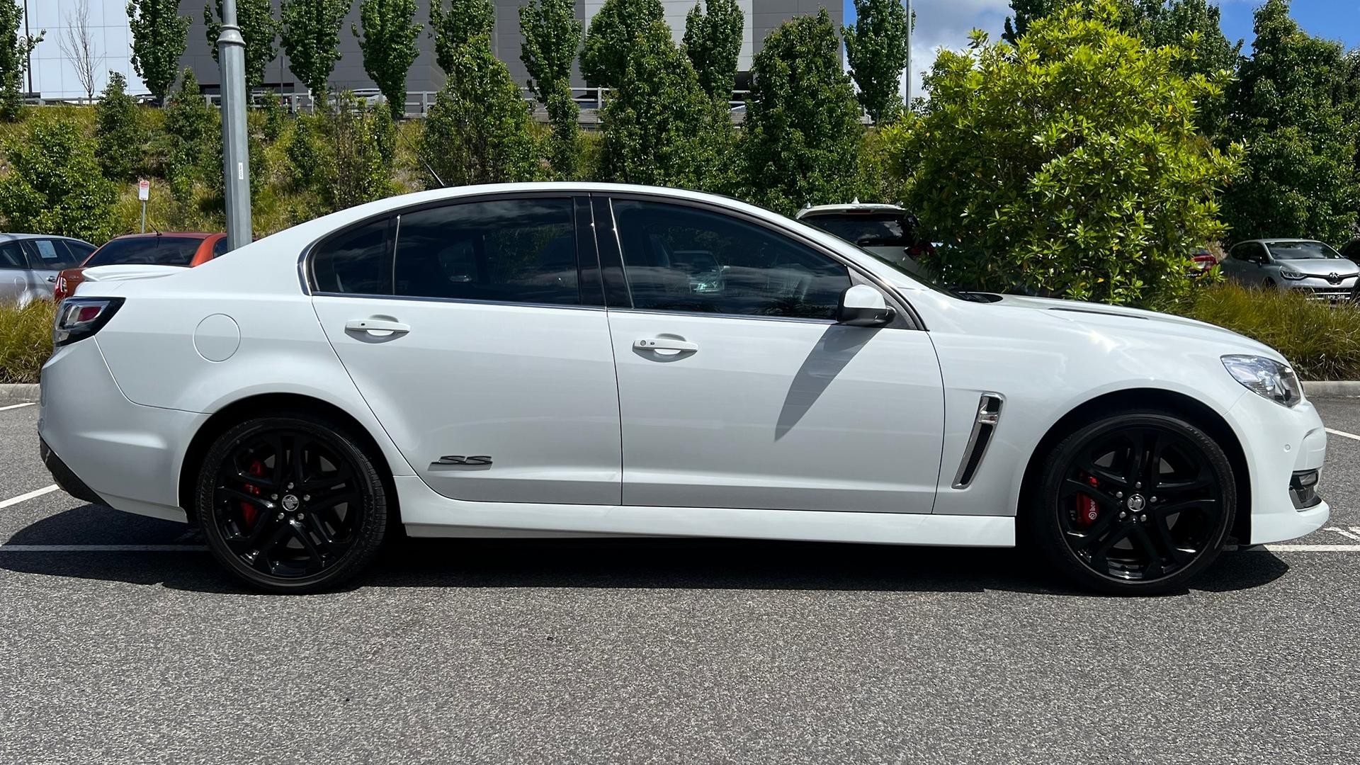 Holden Commodore image 3