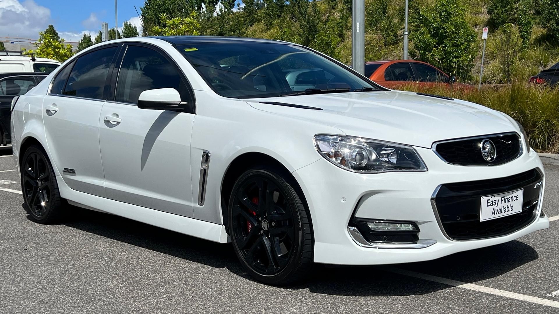 Holden Commodore image 2