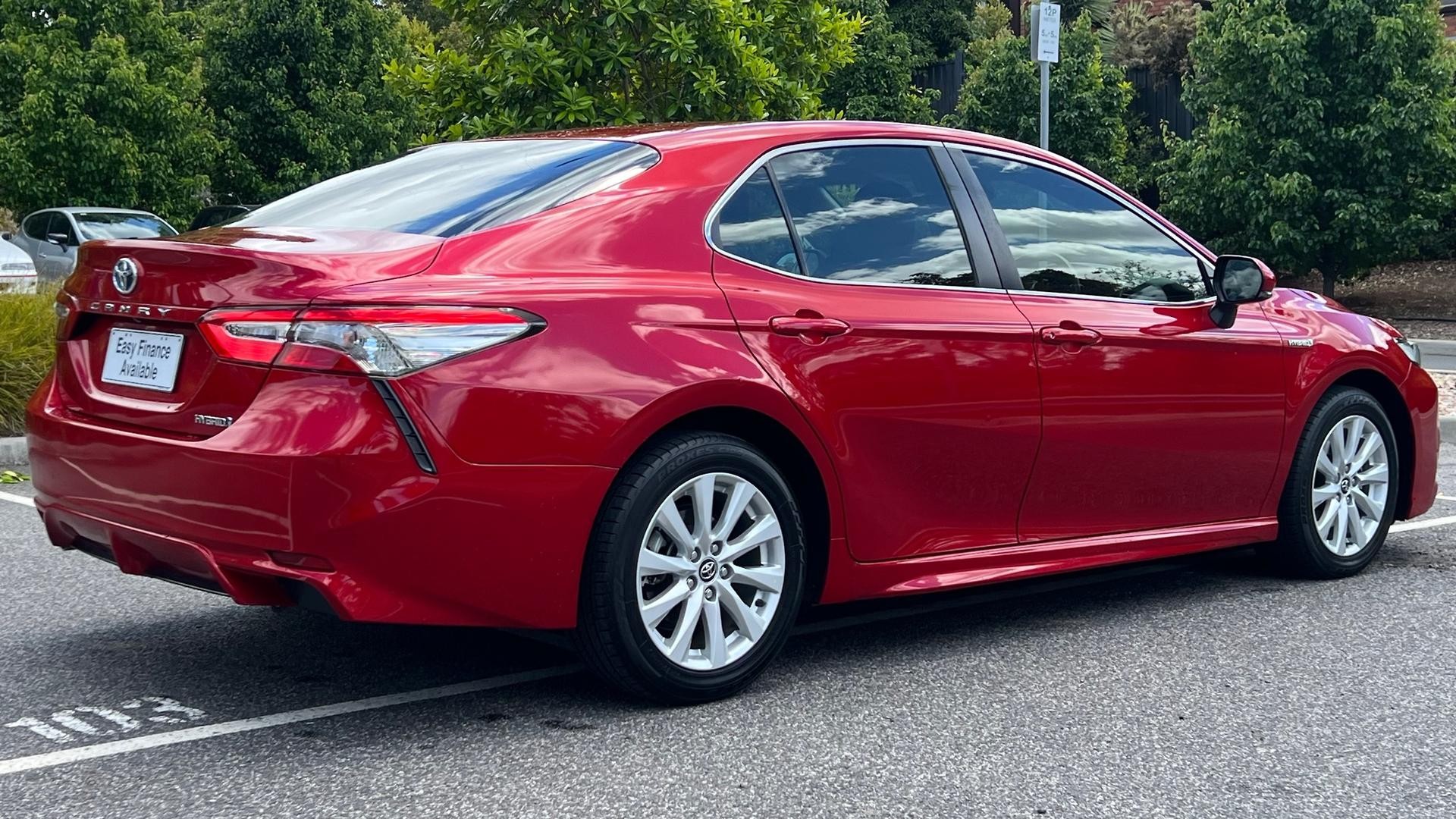 Toyota Camry image 4