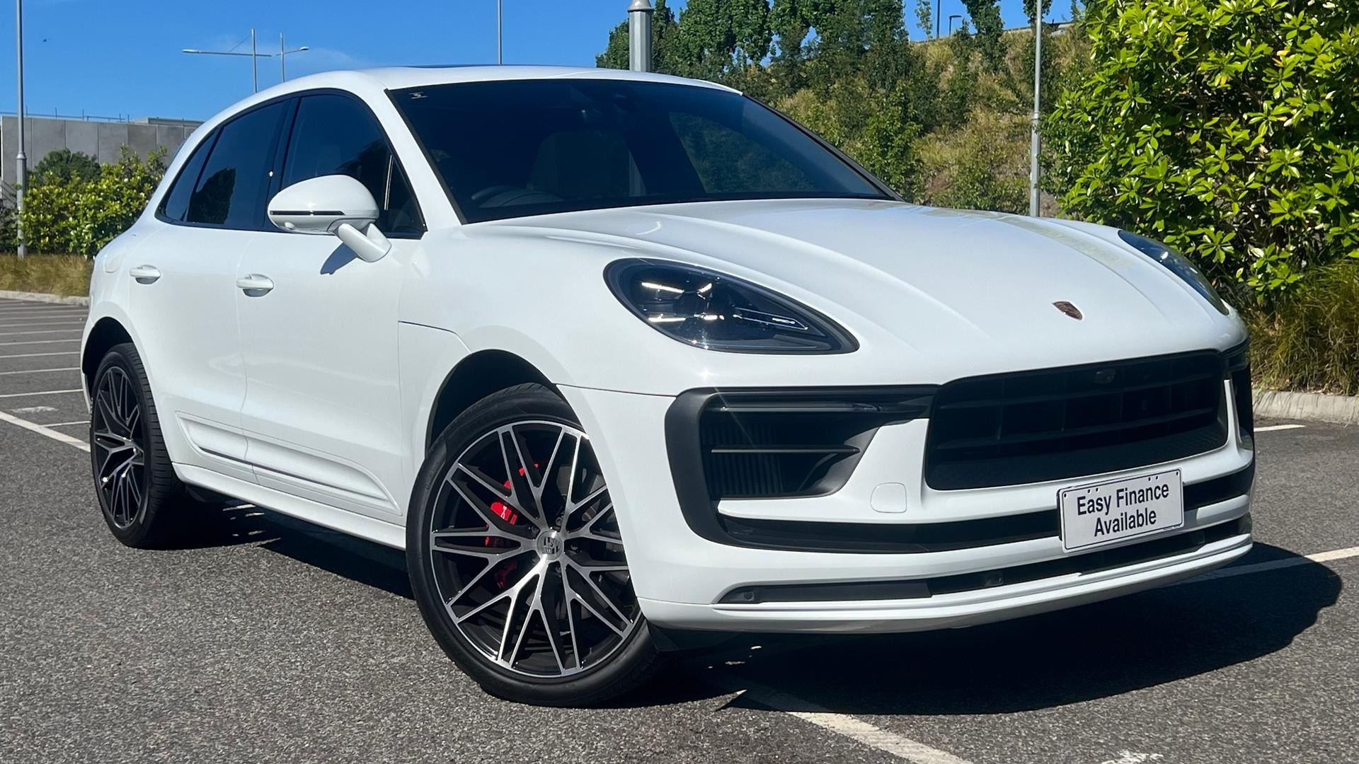 Porsche Macan image 1