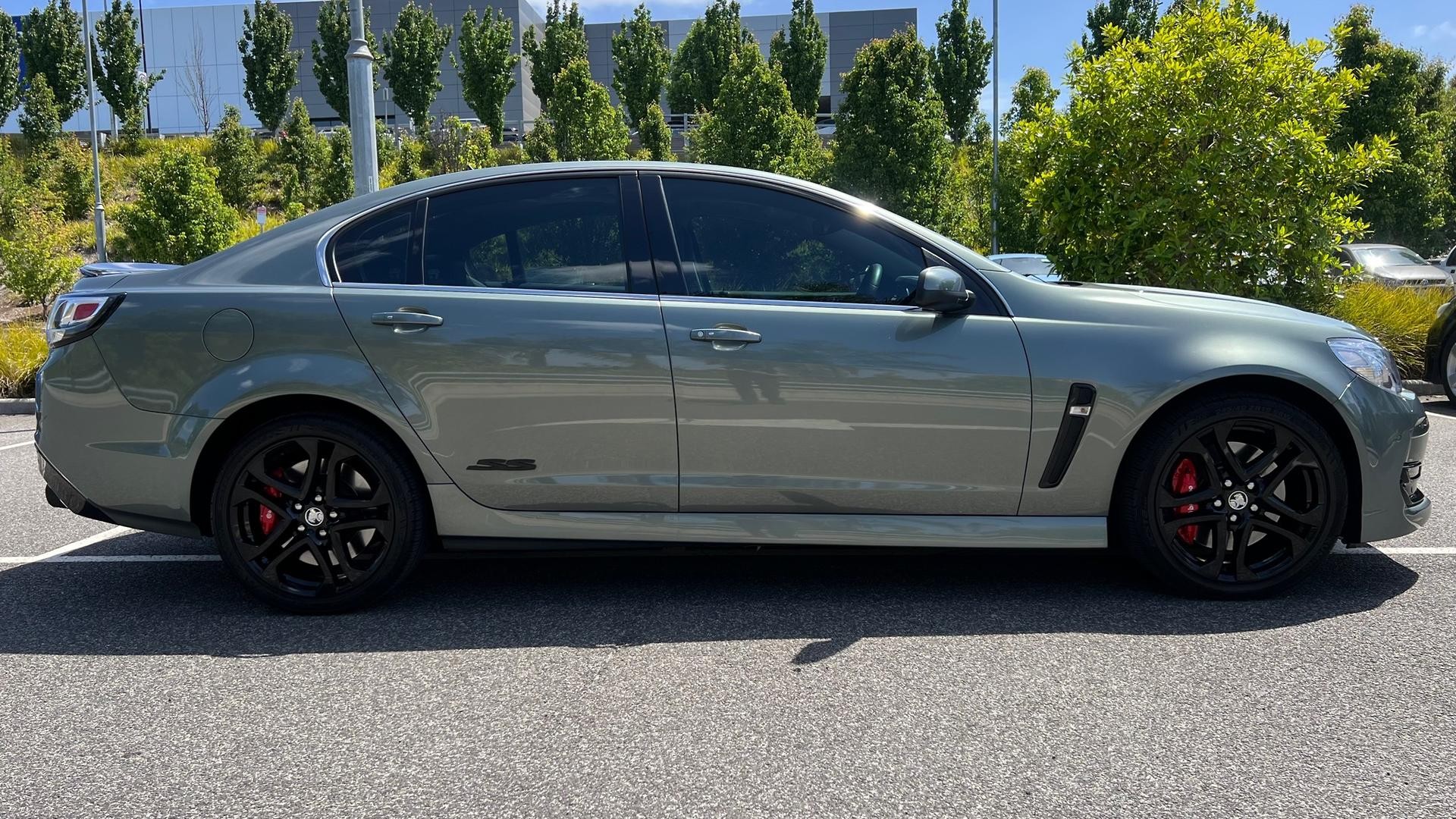 Holden Commodore image 3