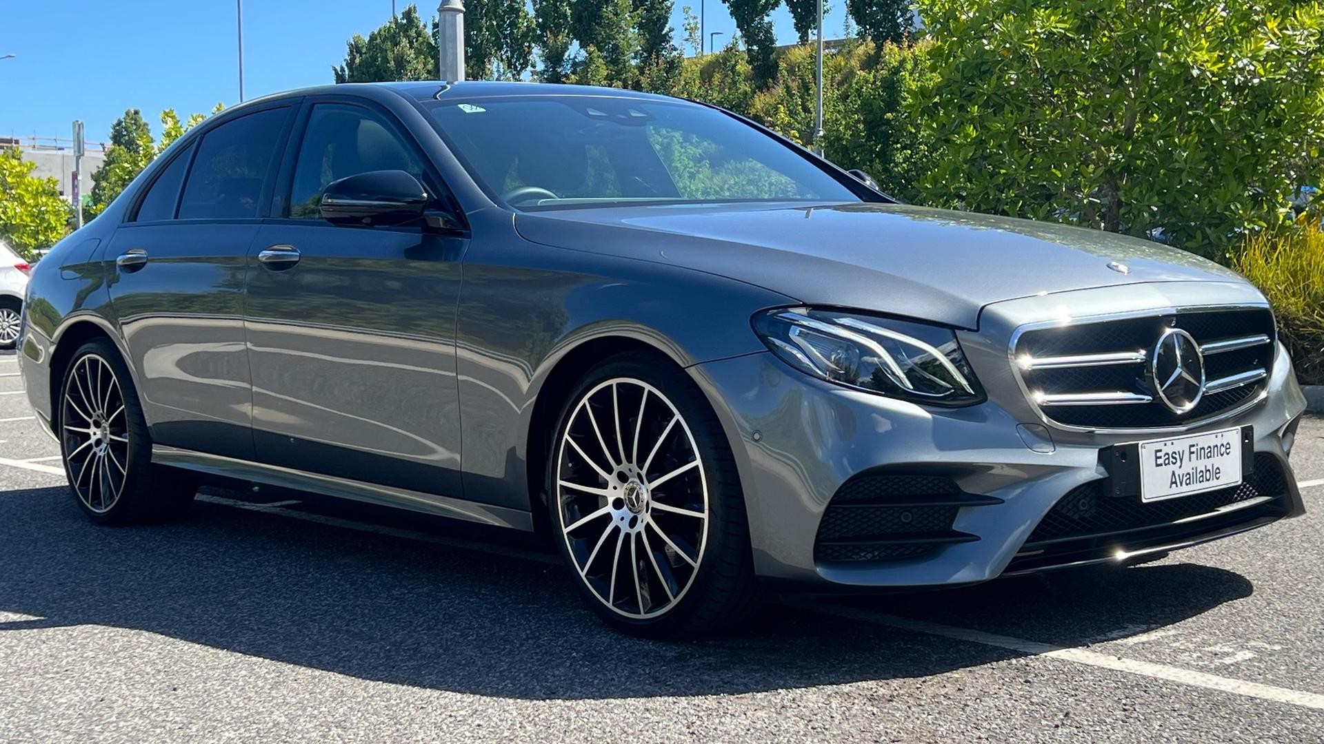 Mercedes Benz E-class image 2