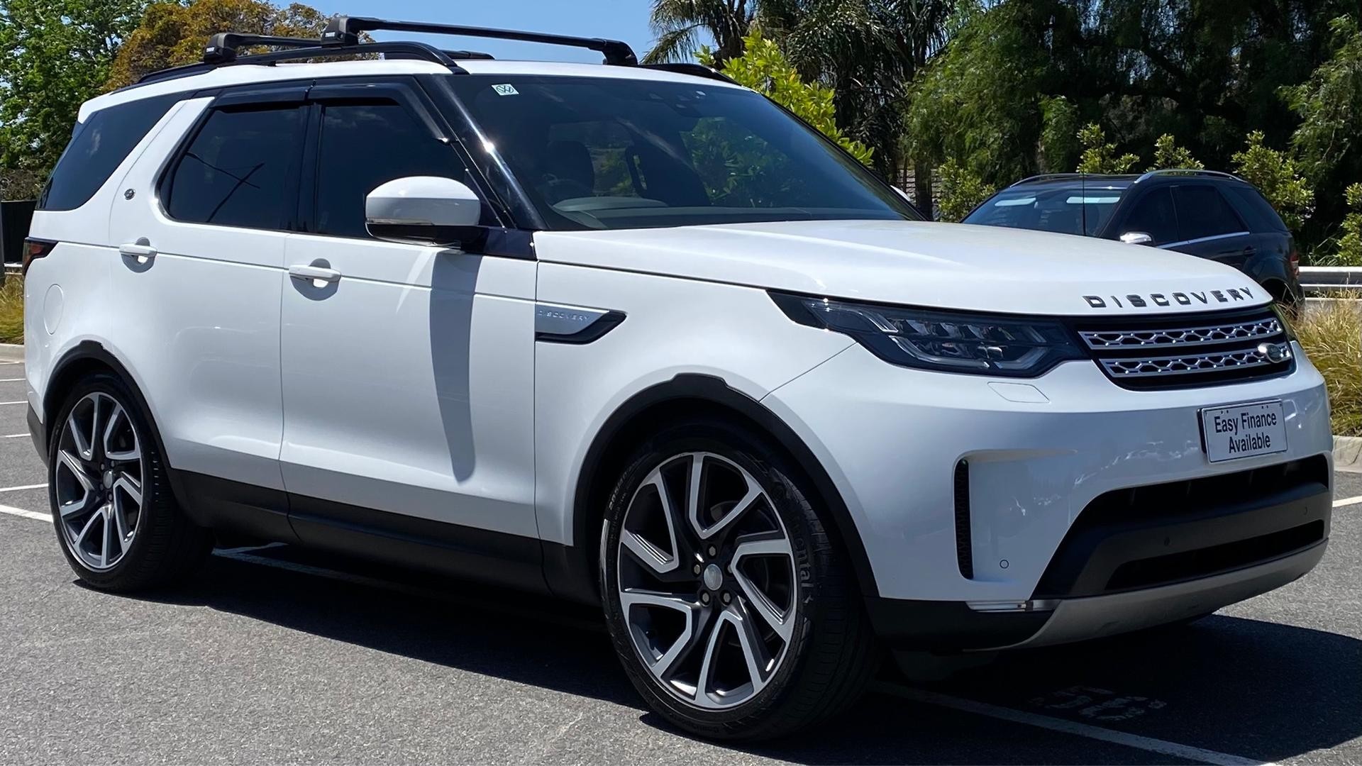 Land Rover Discovery image 2