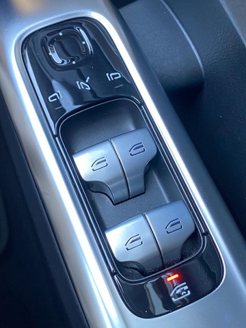 https://dvg-vehicle-assets.s3.amazonaws.com/V004679/edgk5zc74uccz1vjke1sclflo.jpg