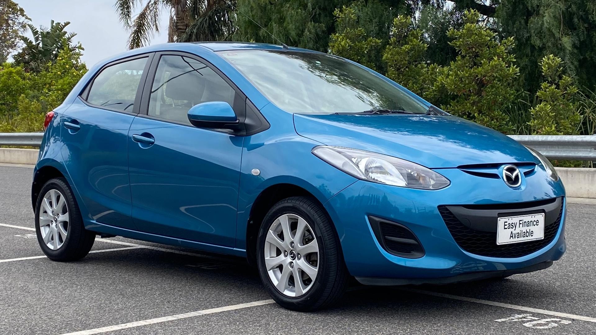 Mazda 2 image 2