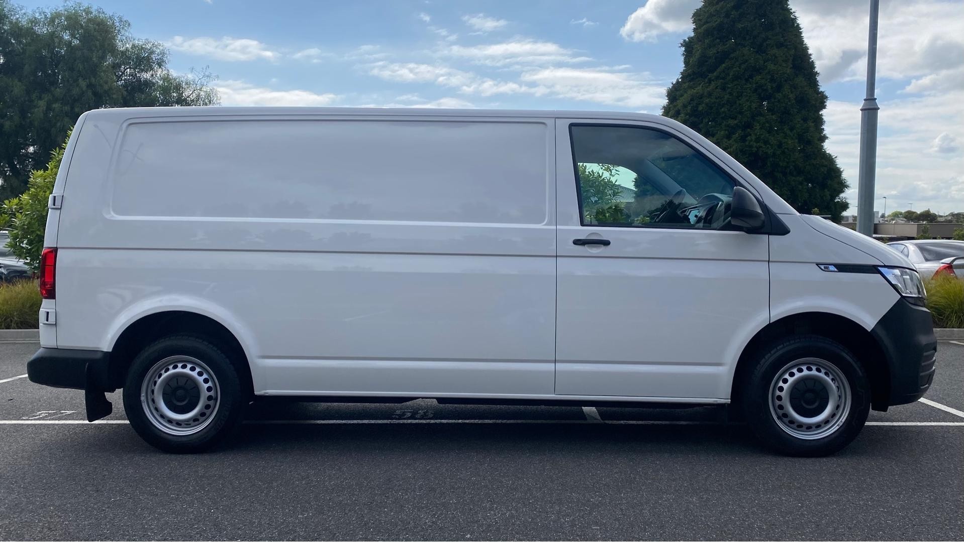 Volkswagen Transporter image 3