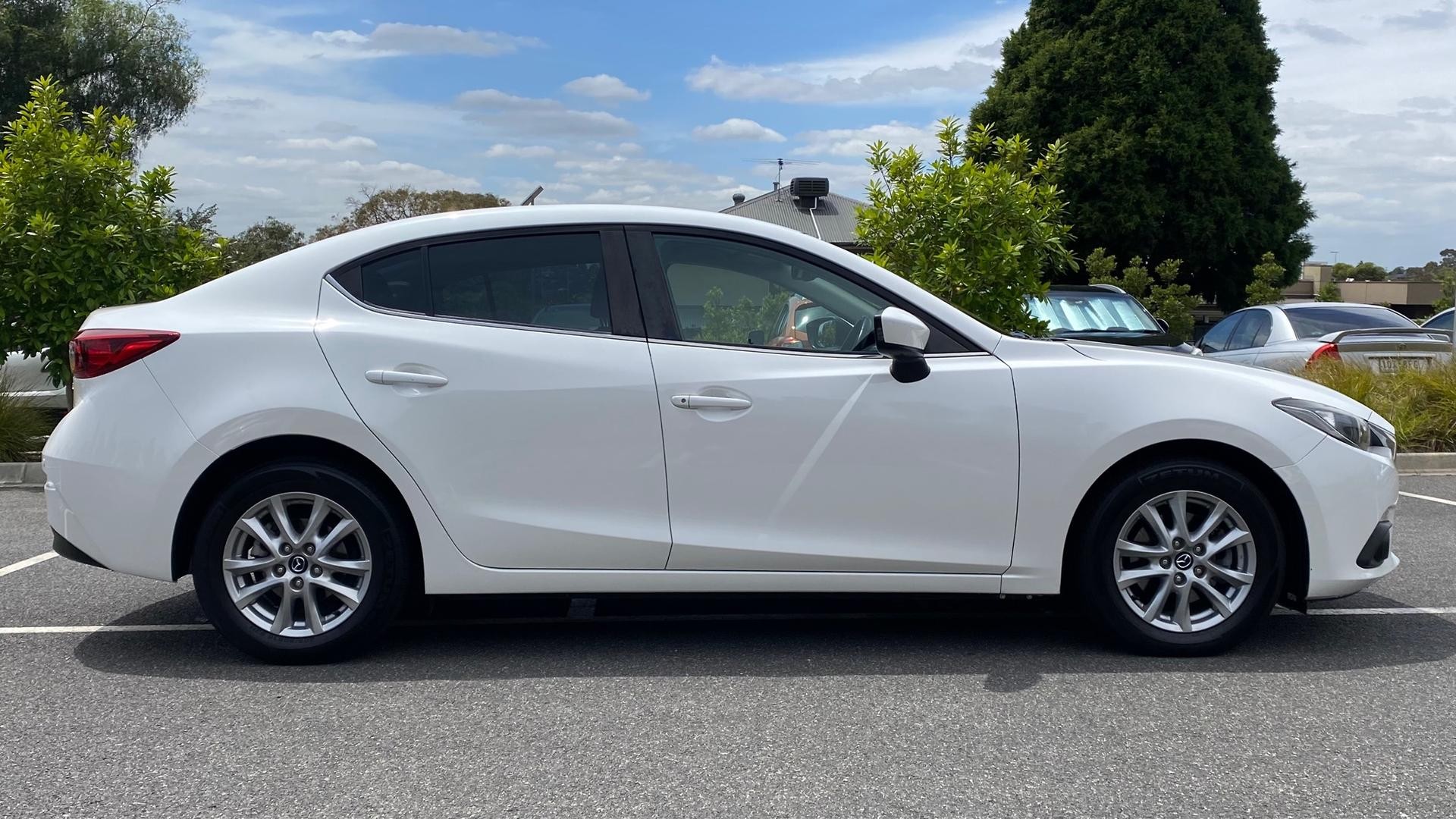 Mazda 3 image 3