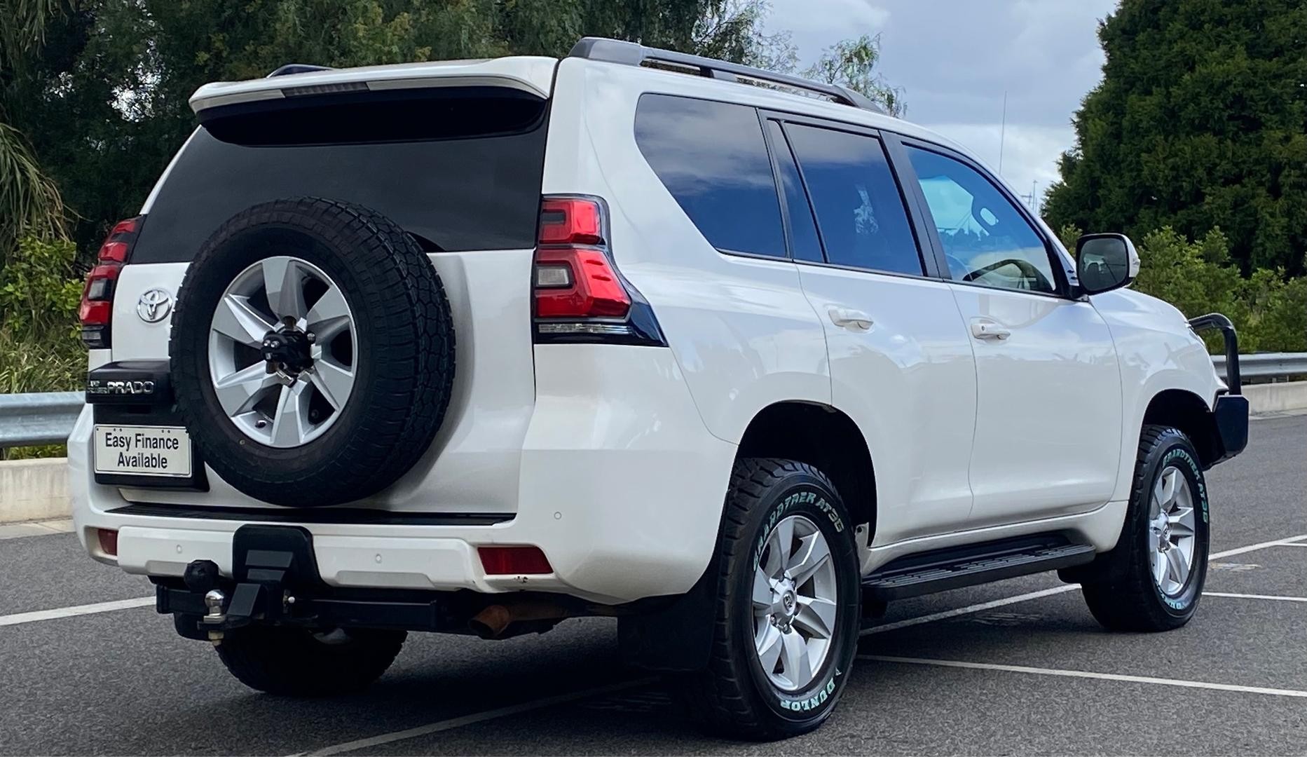 Toyota Landcruiser Prado image 4