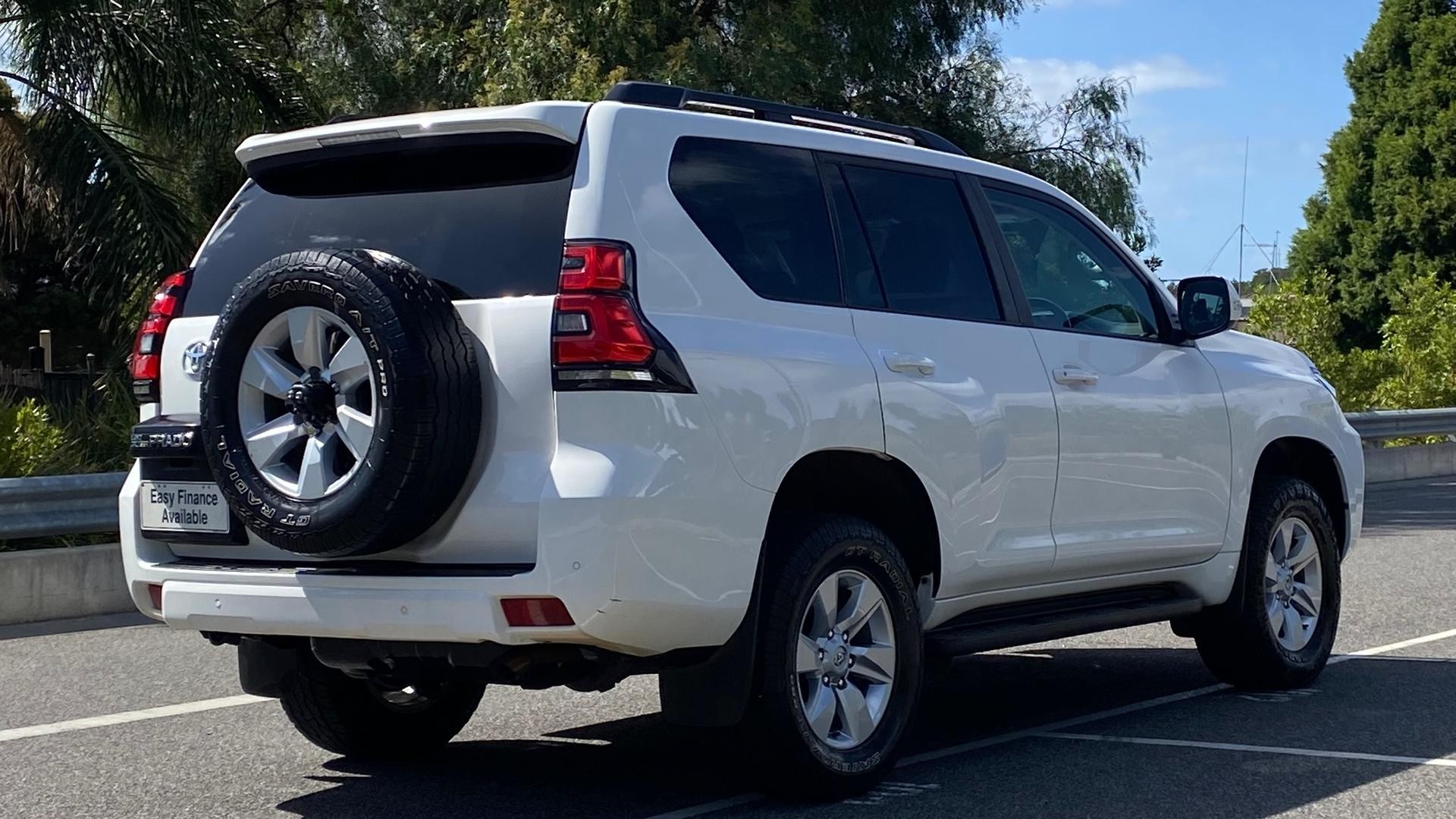 Toyota Landcruiser Prado image 4