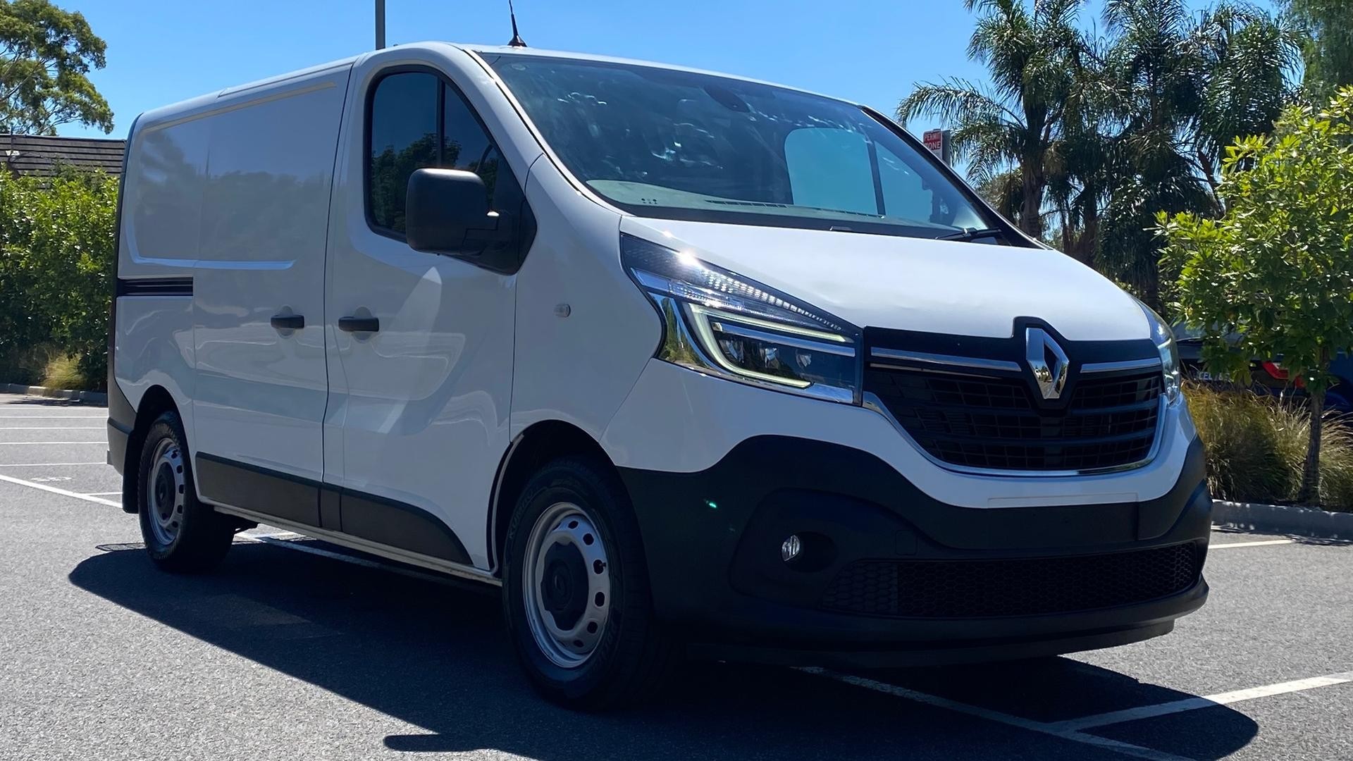 Renault Trafic image 2