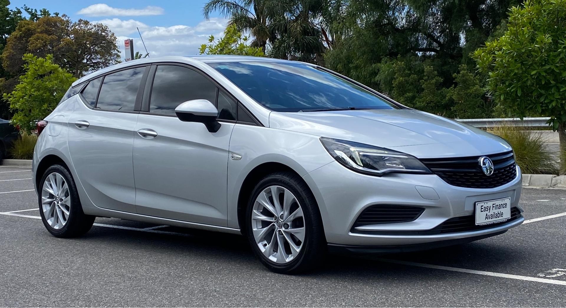 Holden Astra image 2